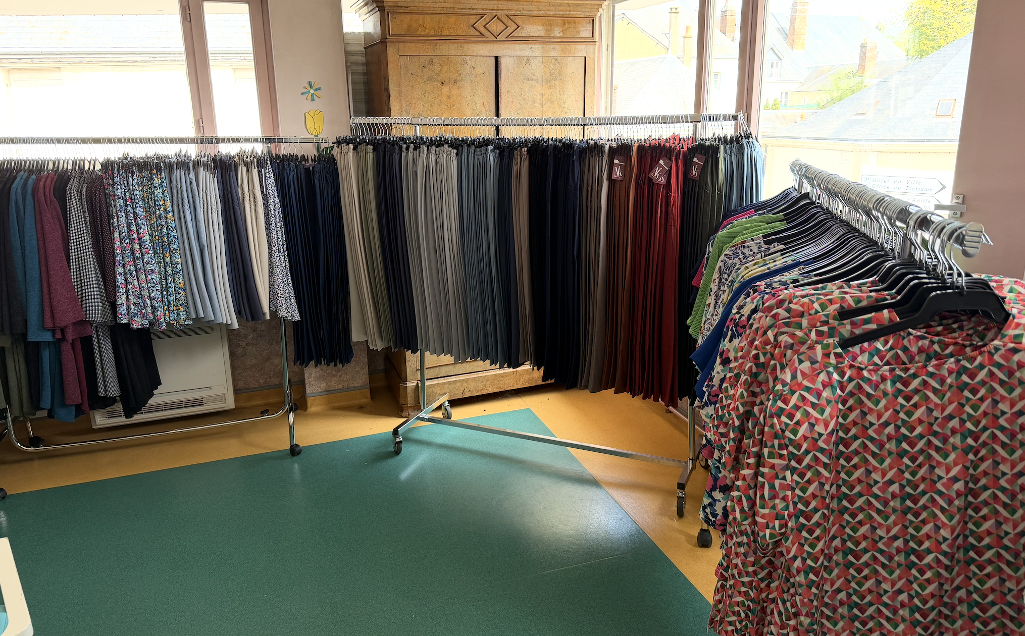 Boutique ambulante textiles seniors EHPAD Sarthe